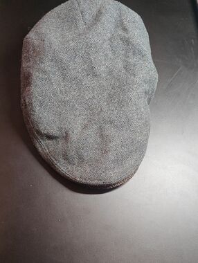 Ted Baker Heathered Gray Tweed Flat Cap with Patterned Lining